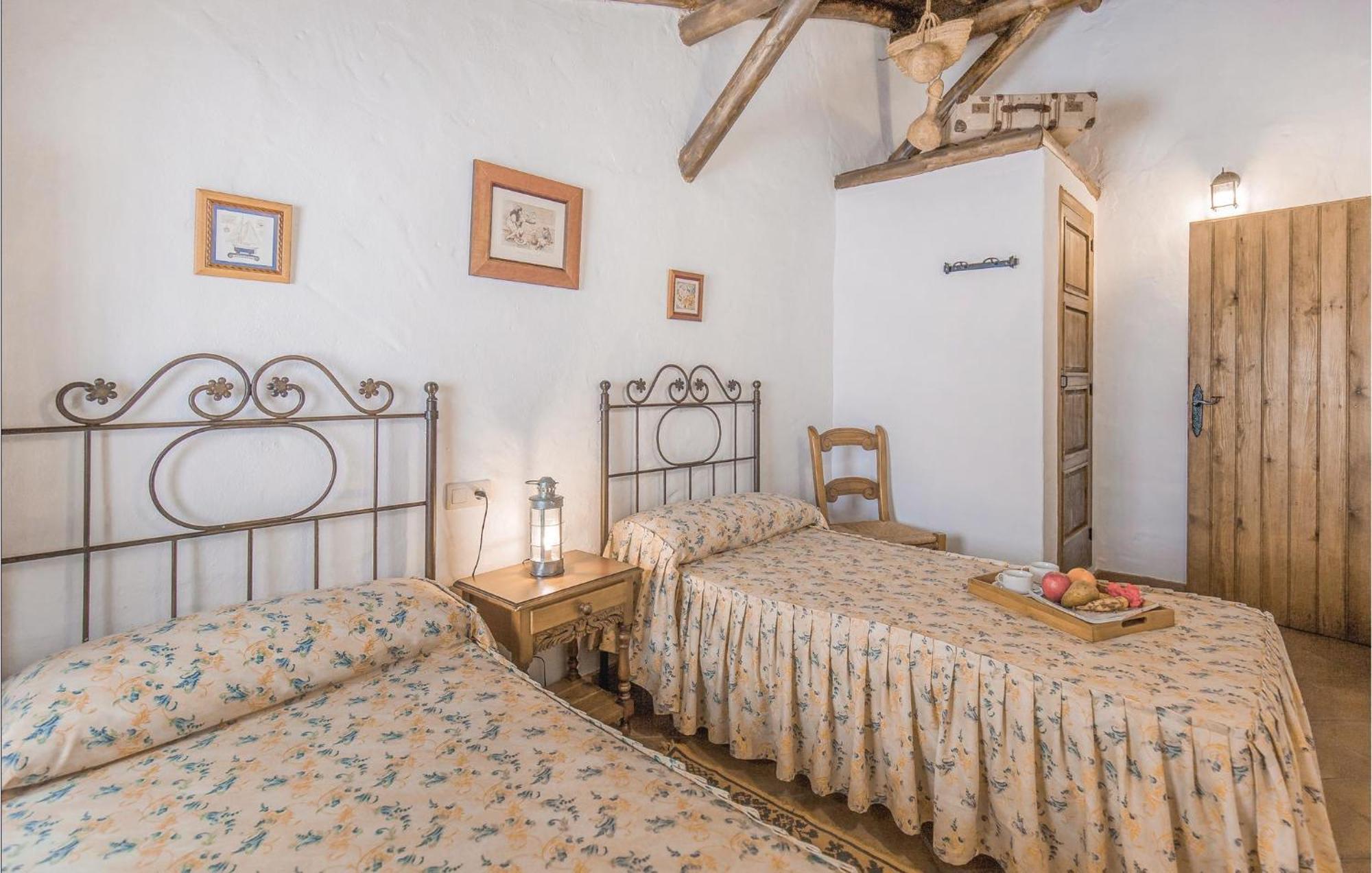 Cozy Home In Zahara De La Sierra With Kitchen Eksteriør bilde