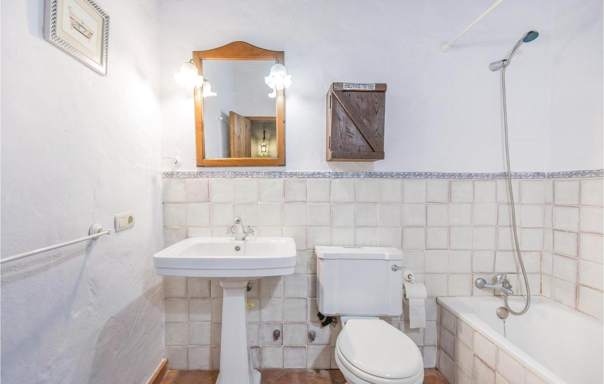 Cozy Home In Zahara De La Sierra With Kitchen Eksteriør bilde