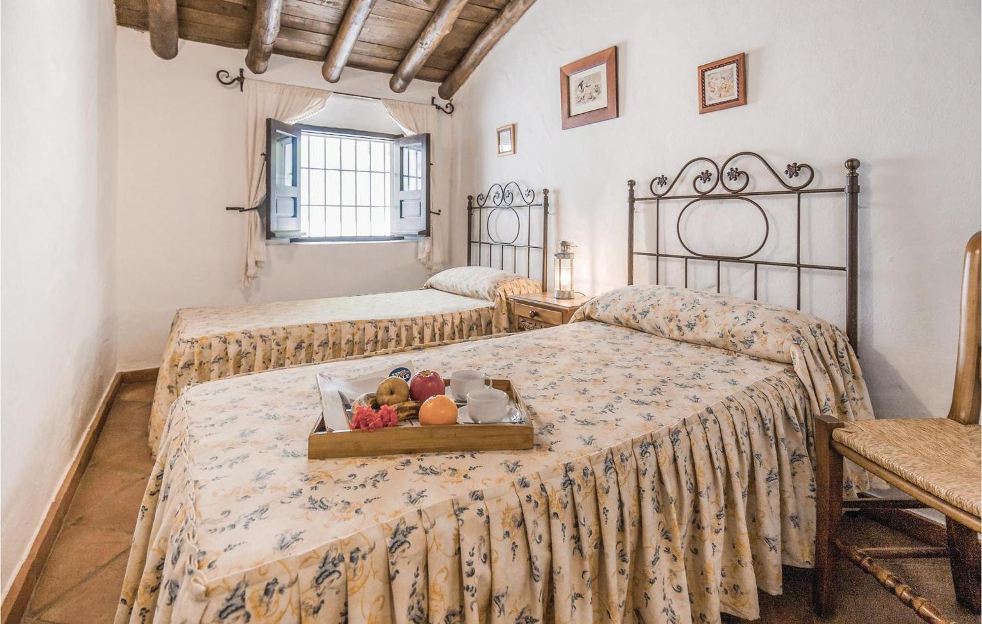 Cozy Home In Zahara De La Sierra With Kitchen Eksteriør bilde