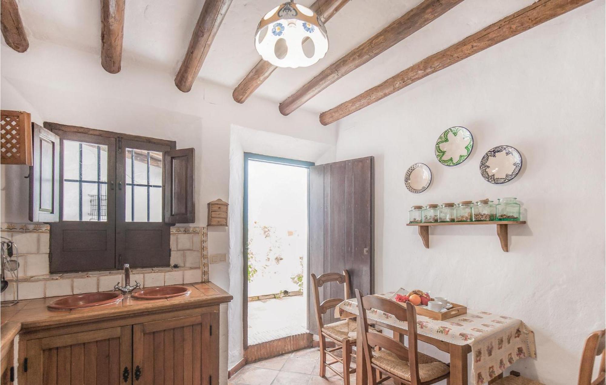 Cozy Home In Zahara De La Sierra With Kitchen Eksteriør bilde