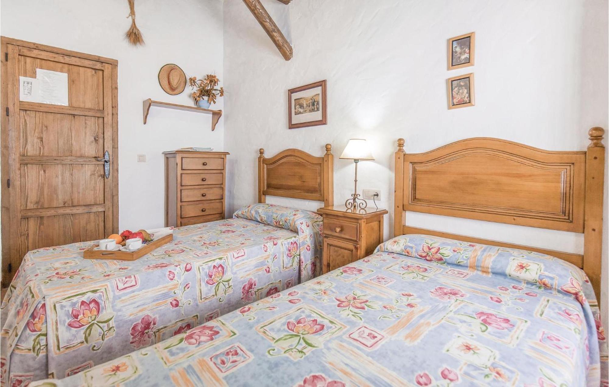 Cozy Home In Zahara De La Sierra With Kitchen Eksteriør bilde