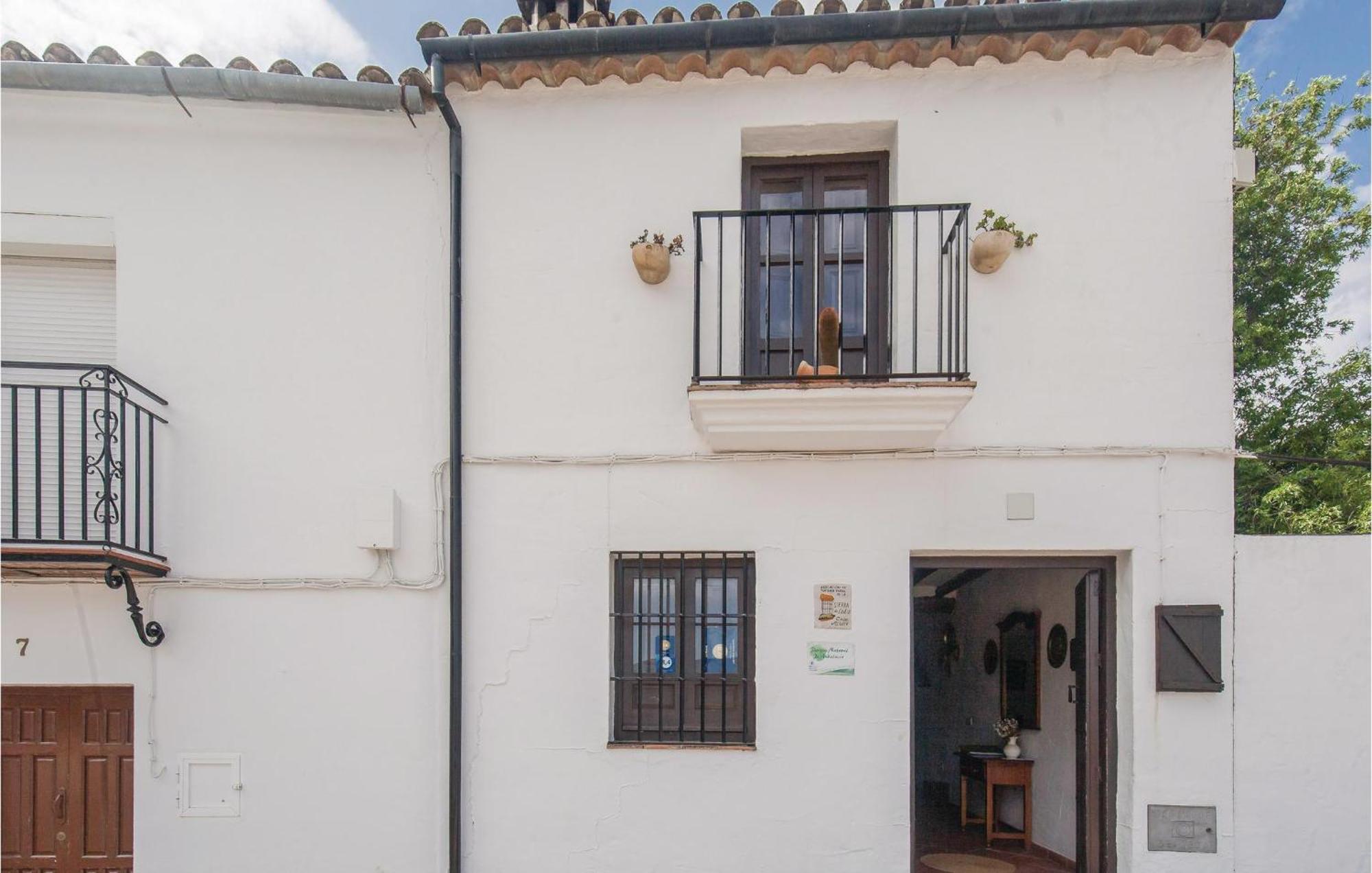 Cozy Home In Zahara De La Sierra With Kitchen Eksteriør bilde