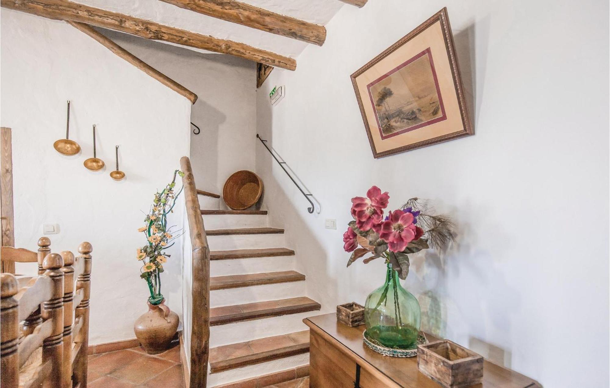 Cozy Home In Zahara De La Sierra With Kitchen Eksteriør bilde