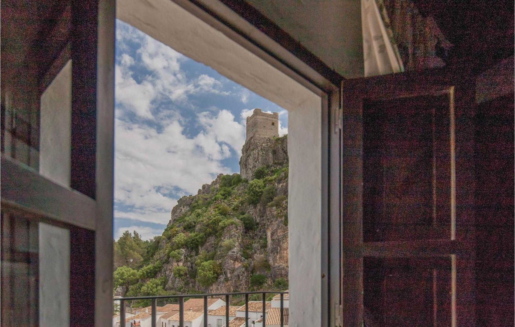 Cozy Home In Zahara De La Sierra With Kitchen Eksteriør bilde