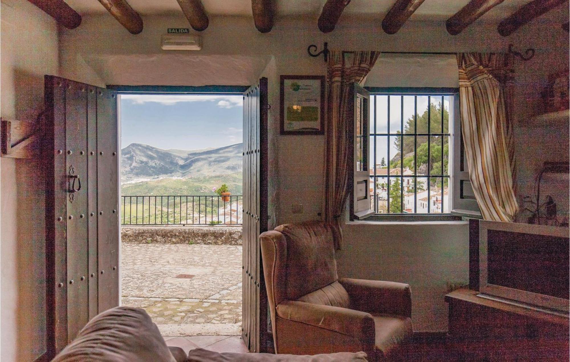 Cozy Home In Zahara De La Sierra With Kitchen Eksteriør bilde
