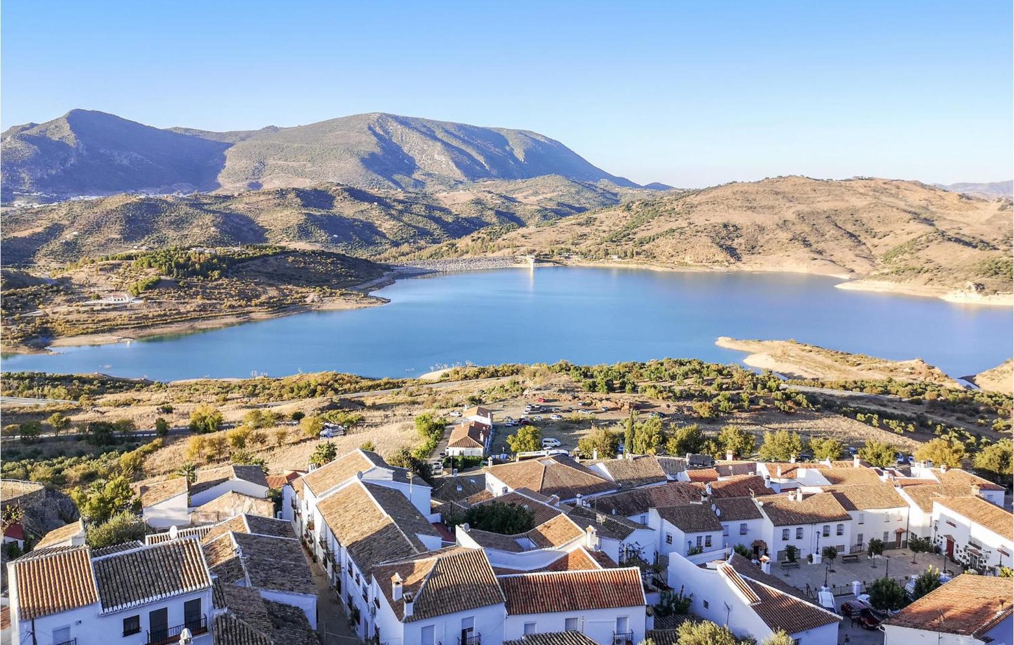 Cozy Home In Zahara De La Sierra With Kitchen Eksteriør bilde